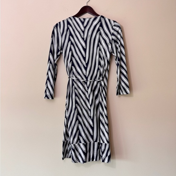 DVF Diane Von Furstenberg Naoki Navy Gray Herringbone Silk Wrap Dress Size 4 - Picture 5 of 14